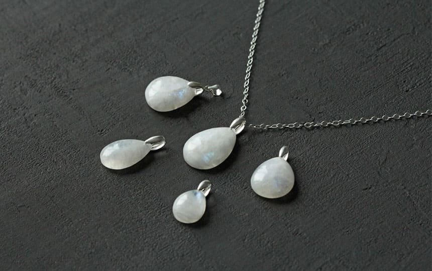 Moonstone benefits - Call with astrologer